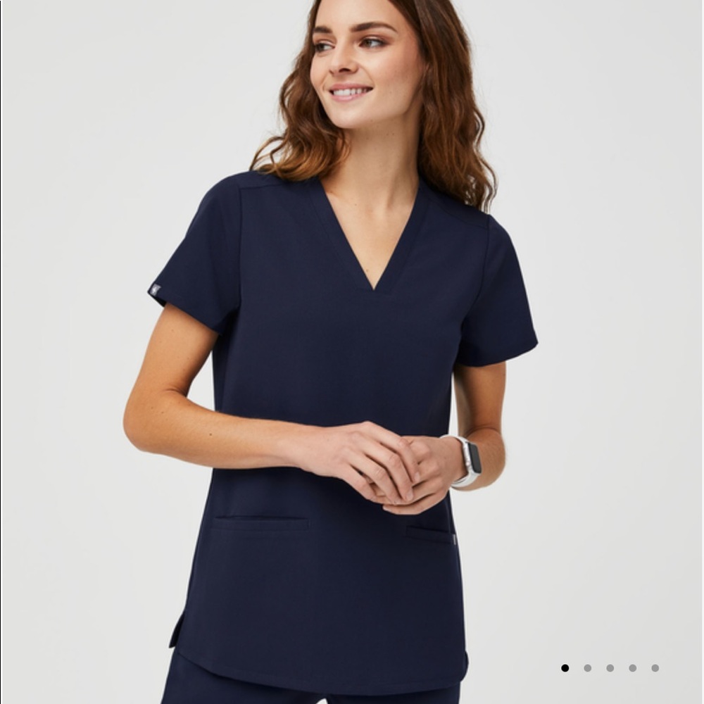 Figs Casma 3 pocket top